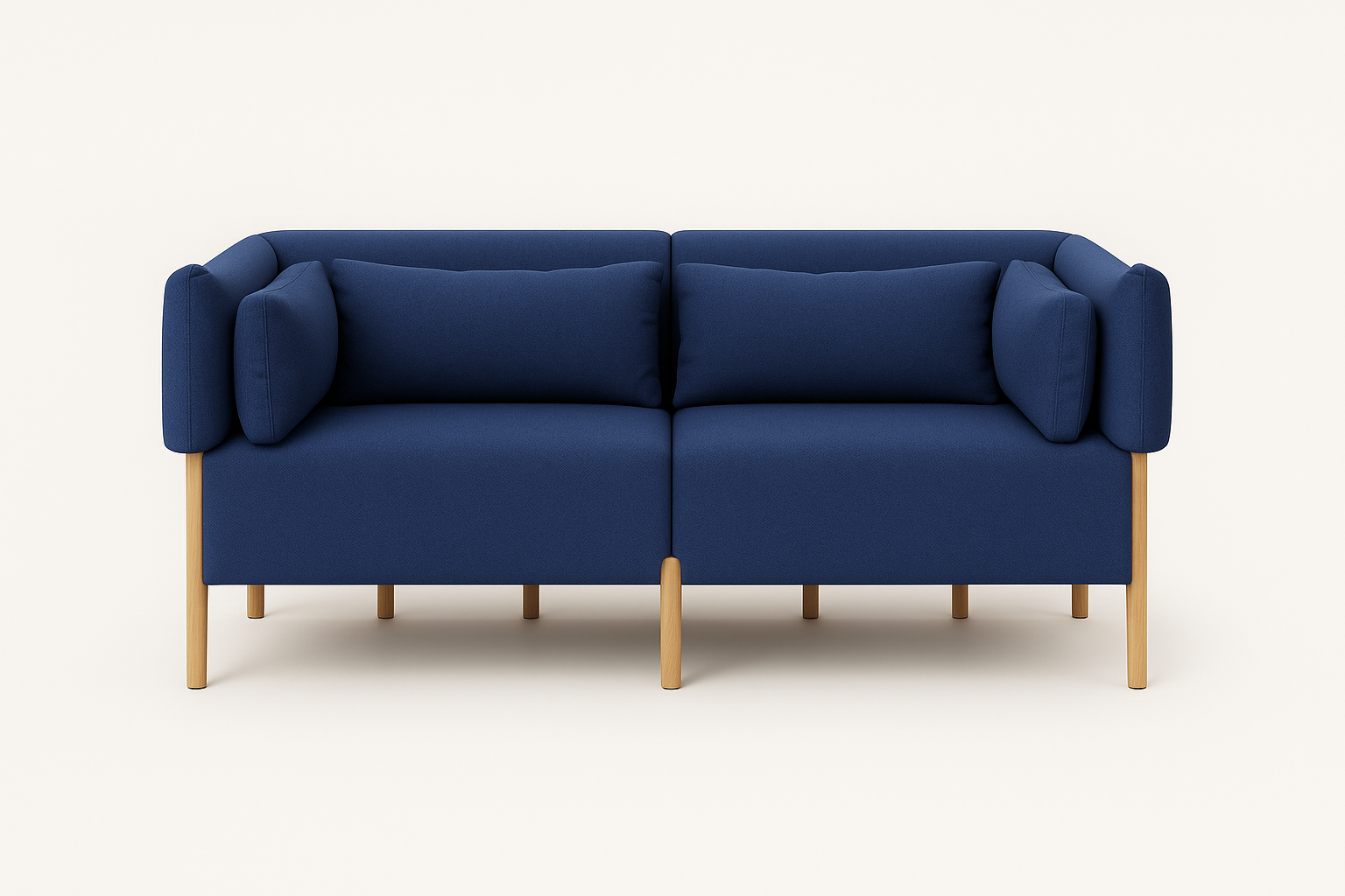 Sofá de três lugares Porventura Cod com almofadas macias e design moderno, apresentado numa sala de estar acolhedora.