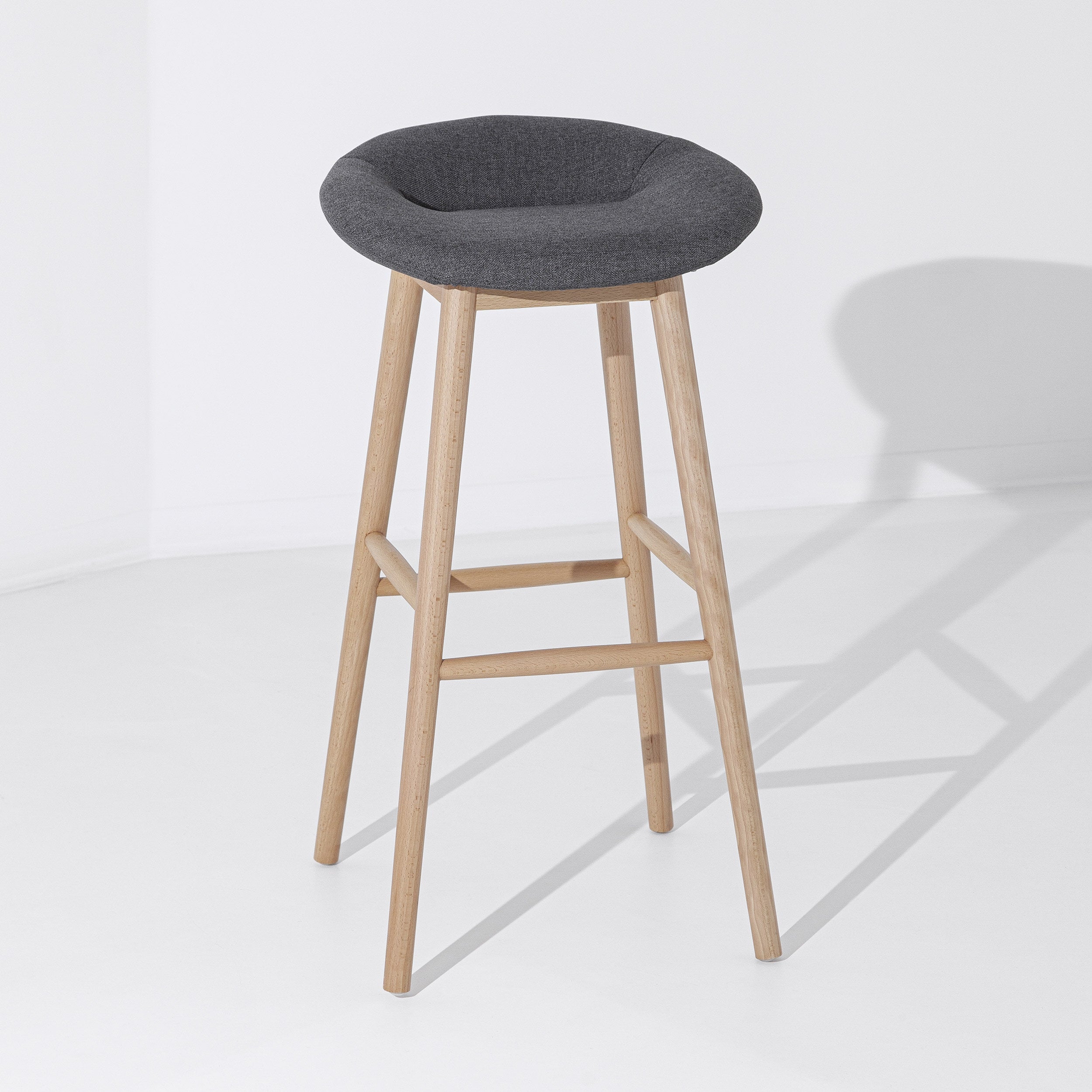 Porventura cake-shaped stools with colorful, playful designs ideal for modern interiors and children's spaces.