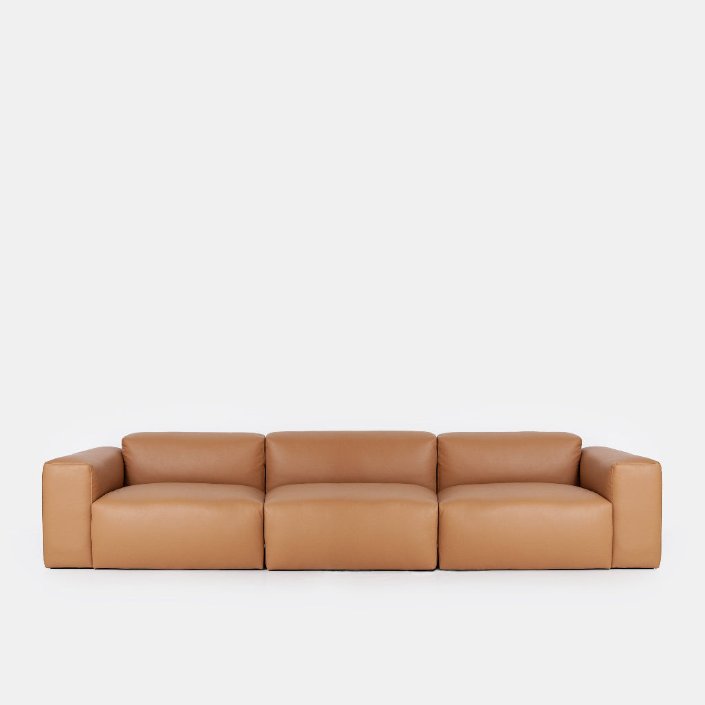 Porventura DEEP modular sofa, upholstered in faux leather and available in a three-seater configuration, with generous cushions and a contemporary design that brings comfort and a relaxed character to living spaces.