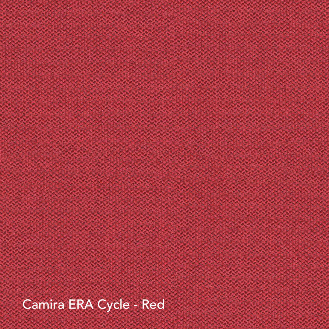 Sofá Red Cod One Seater da autoria de Filipa Aguiar & João Pereira, com um design elegante e um estofo confortável.