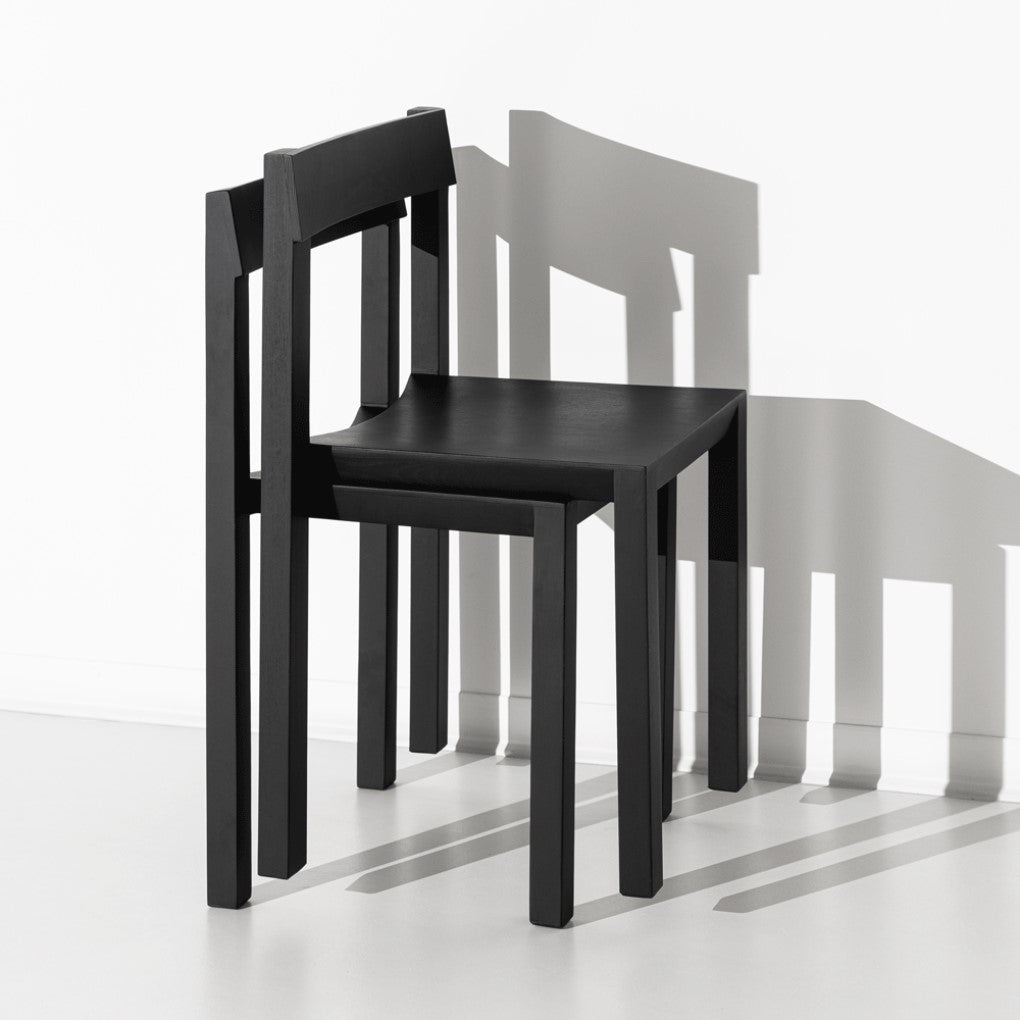JBNG Studio FORMAL chair with sleek design, featuring a wooden seat and modern wooden legs for elegant dining use.