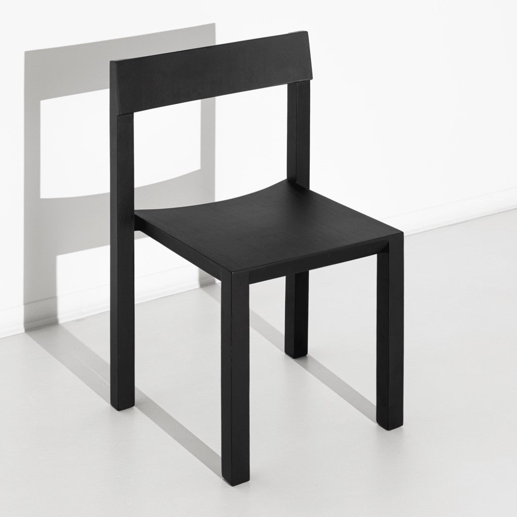 JBNG Studio FORMAL chair with sleek design, featuring a wooden seat and modern wooden legs for elegant dining use.