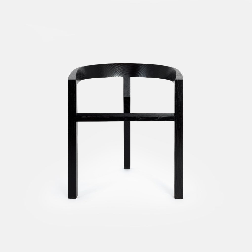 Front view of the ICON chair by Porventura in black-painted ash, highlighting its smooth contours, clean lines and sturdy frame.