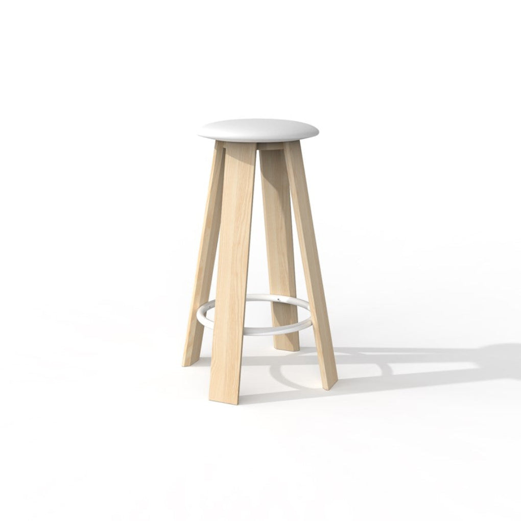 The LINEAR stool by Porventura combines an ash wood frame, a white upholstered seat and a white metal footrest ring, bringing warmth and elegance to contemporary interiors.
