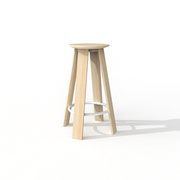 O banco Porventura Linear apresenta um design elegante e minimalista, destacando-se pelas suas robustas pernas de madeira e estética moderna.