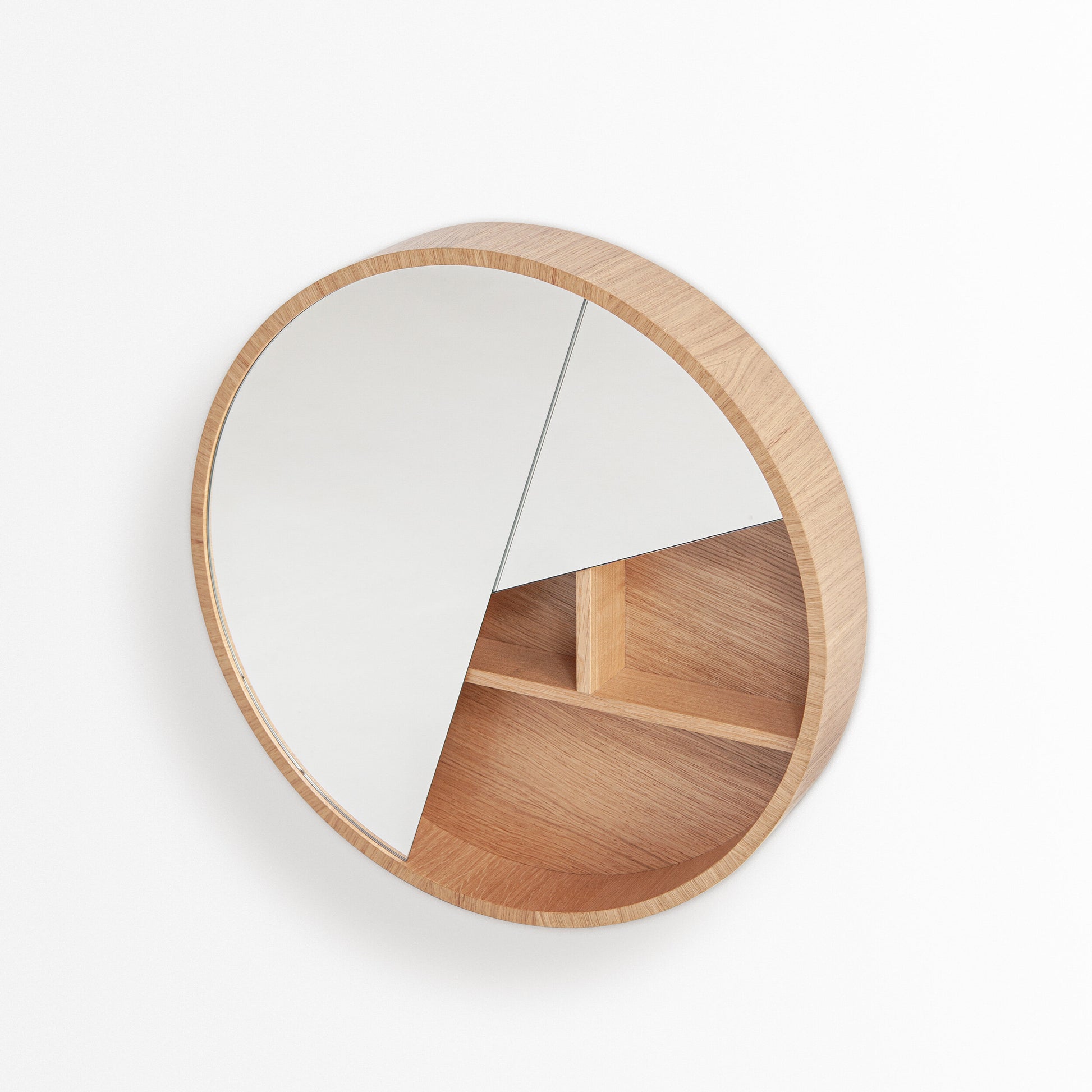 Catarina Oliveira storage pie chart illustration showing data segments on a white background.