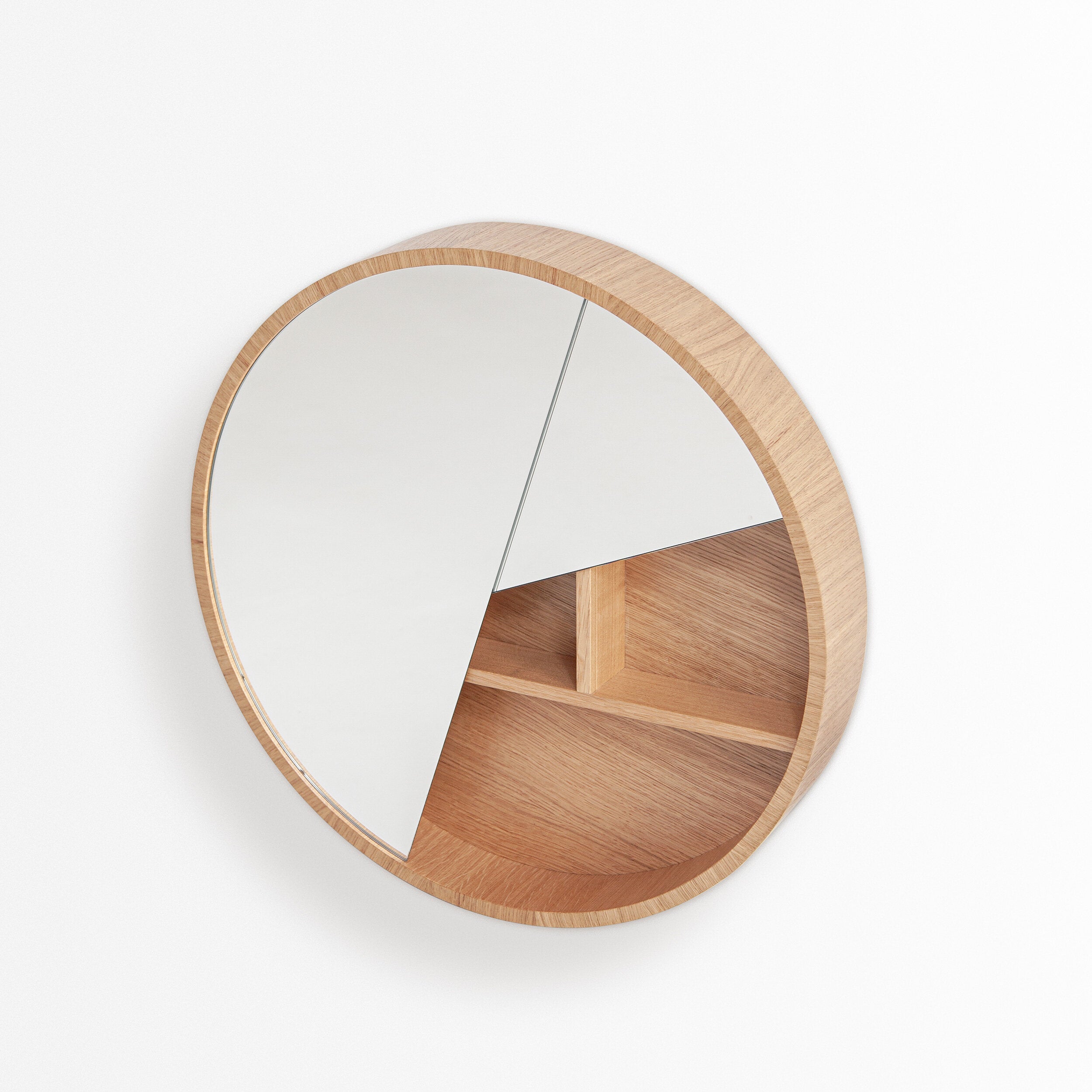 Catarina Oliveira storage pie chart illustration showing data segments on a white background.