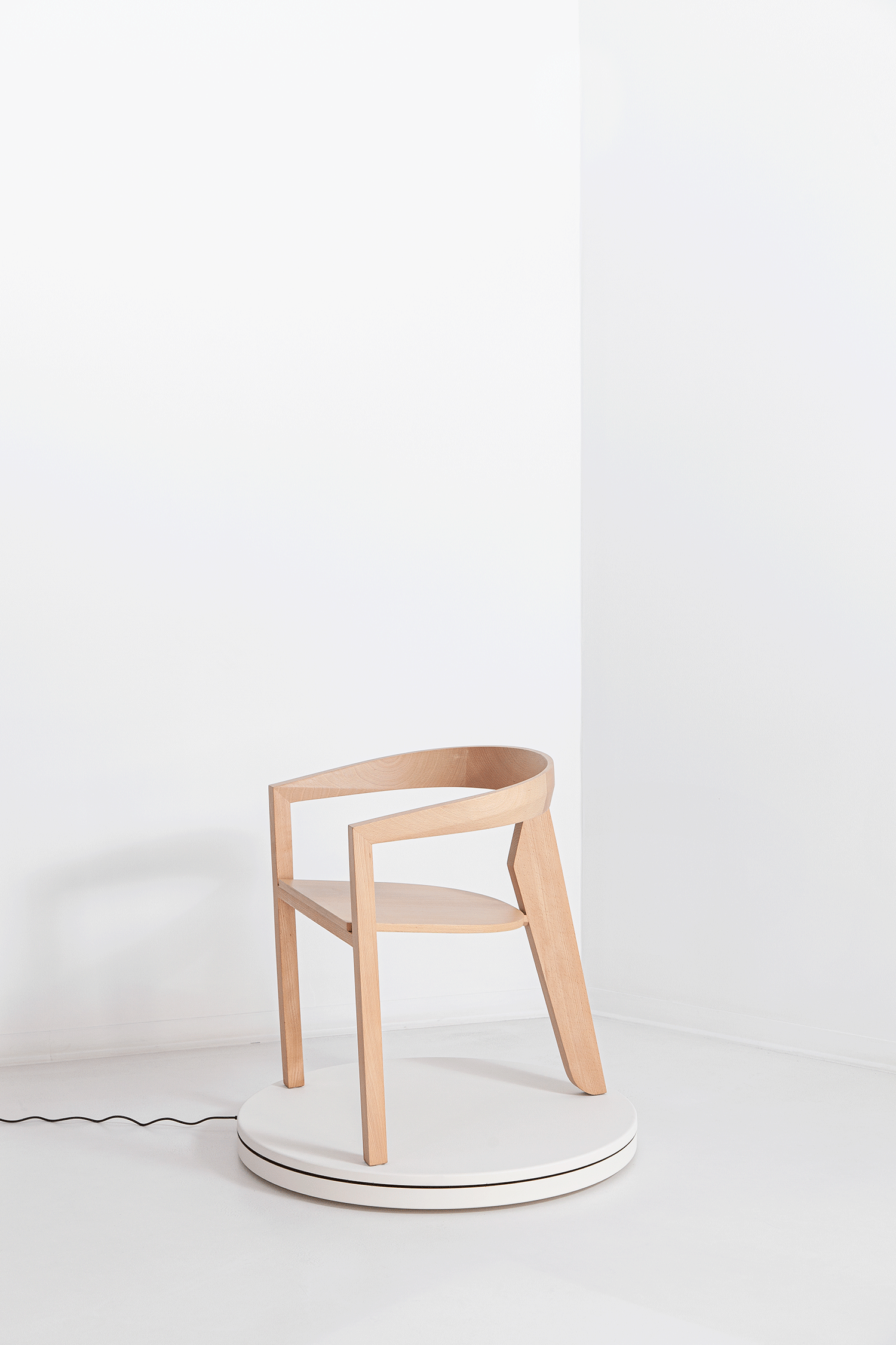 Ícone GIF da cadeira Porventura mostrando uma cadeira moderna e minimalista com um design elegante e uma animação fluída.