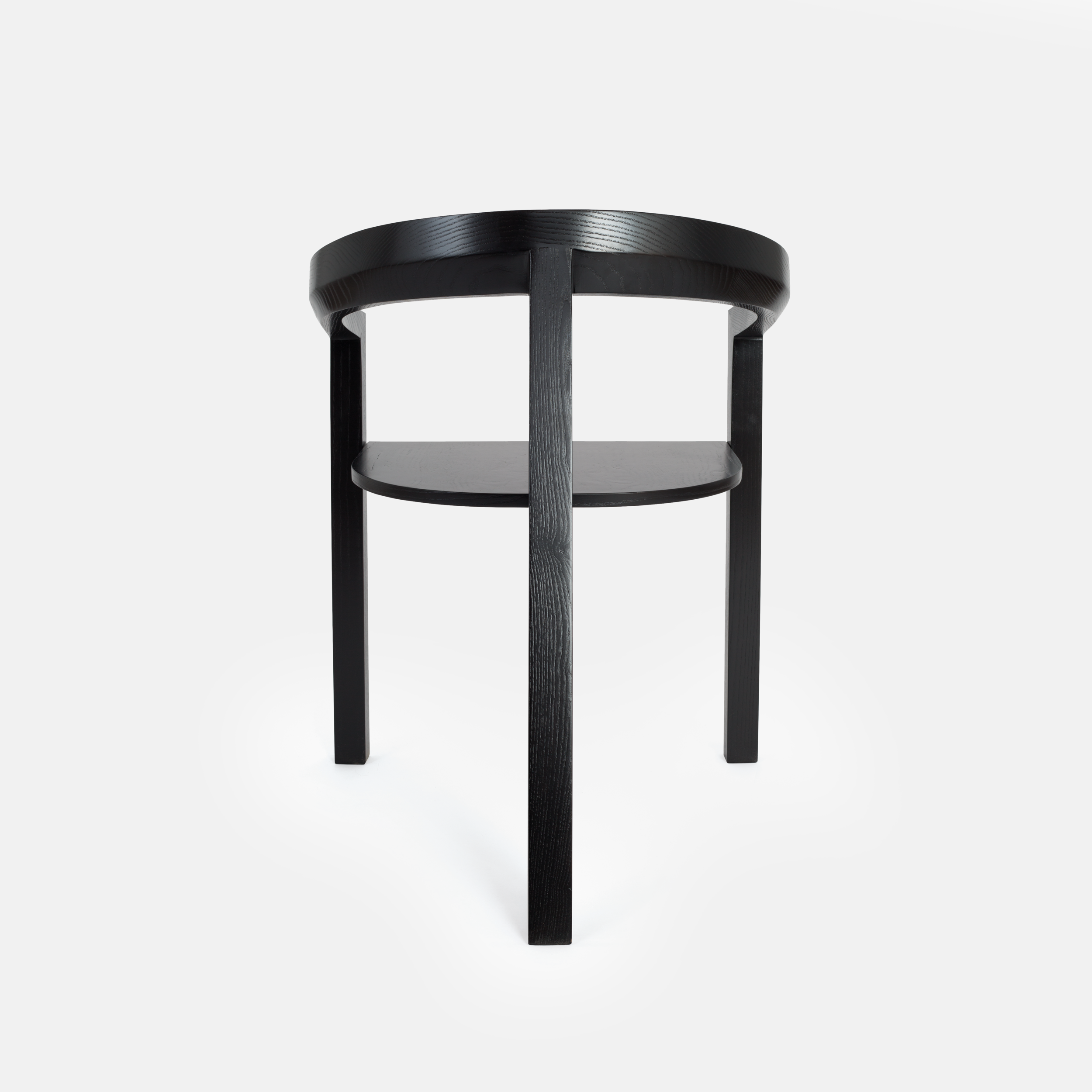 Cadeira Porventura Icon preta com design elegante e encosto almofadado, vista de trás.